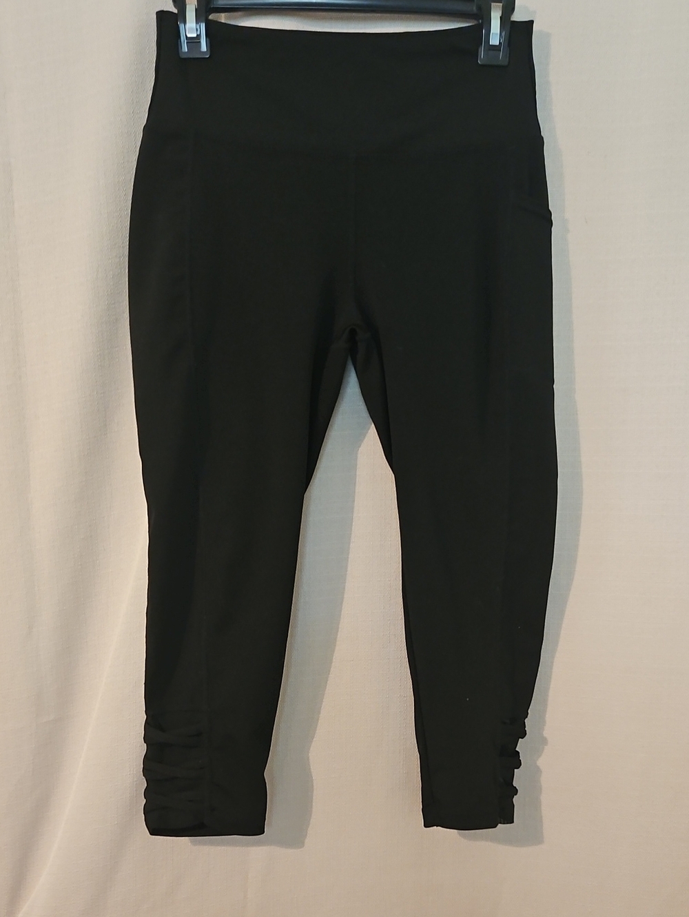 High-Waist Black Women's Active Leggings with Side Pocket